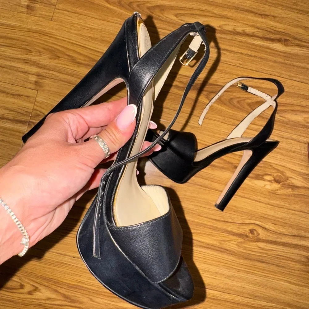 Guess Elegant Black Platform Heels - Picture 5 of 8
